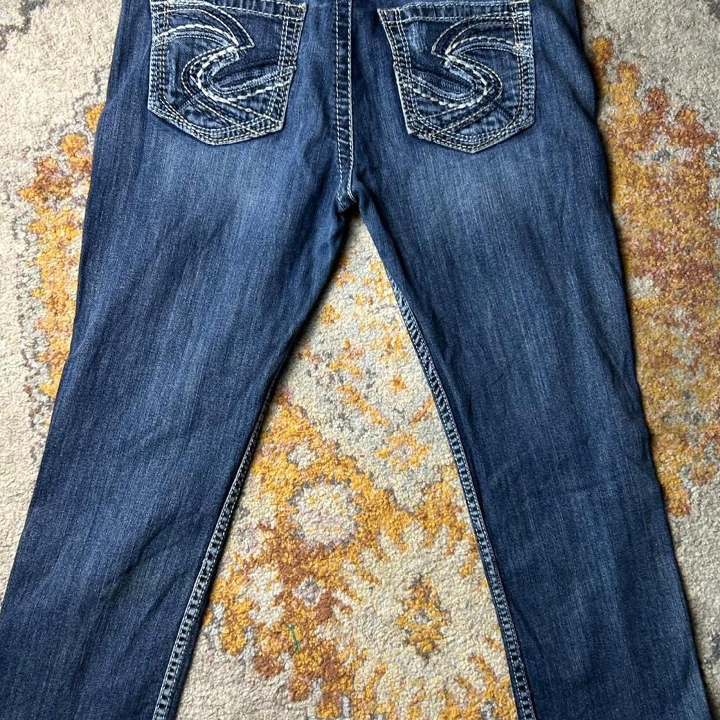 Silver size 32x26 Navy blue capri jeans with a distressed, faded look