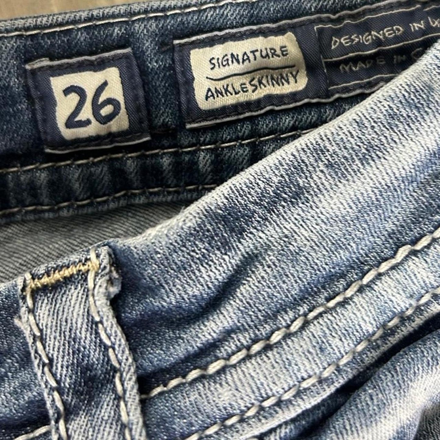 Miss Me size 26 Blue Ankle Skinny Jeans with Embellished Pockets - Stretch Denim