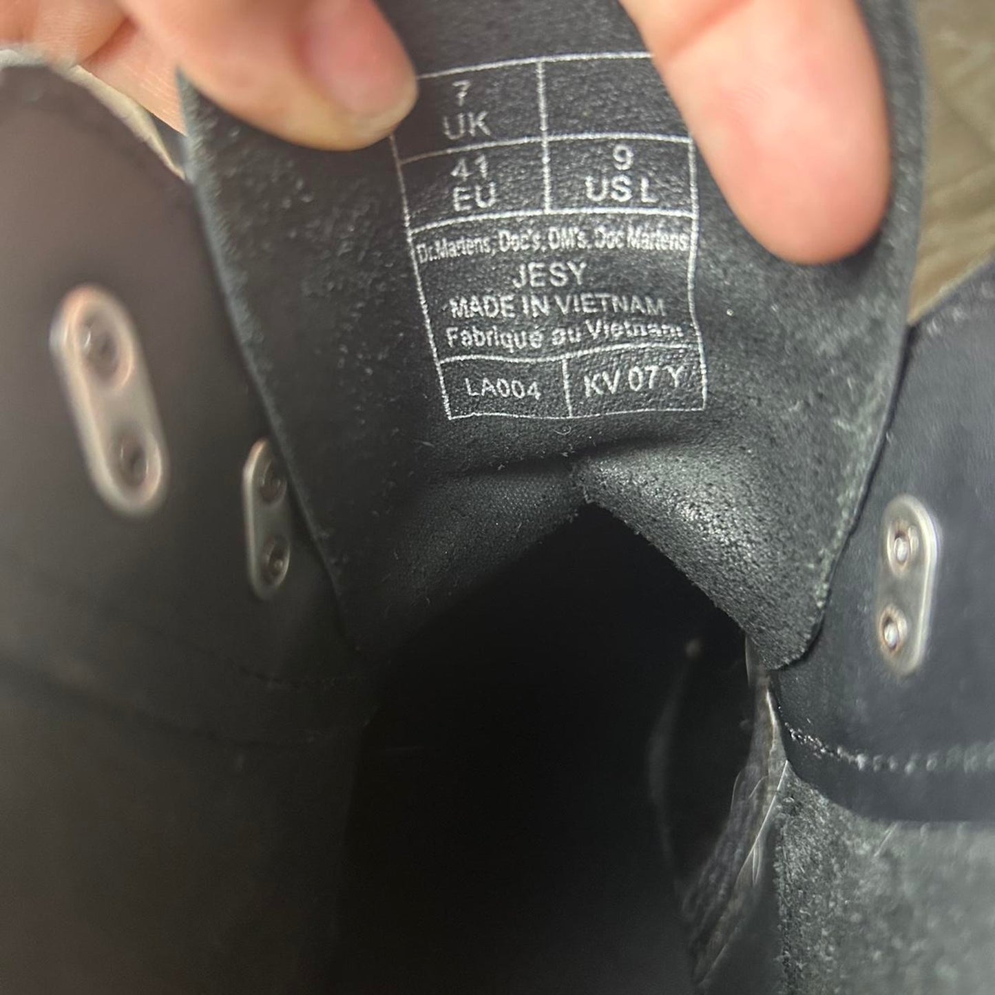 Black dr martens jesy chucky