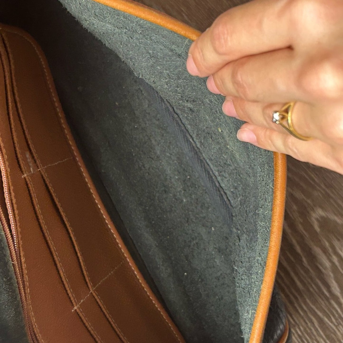 Vintage Dooney and Bourke Elegant Black and Tan pebbled Leather Shoulder Bag