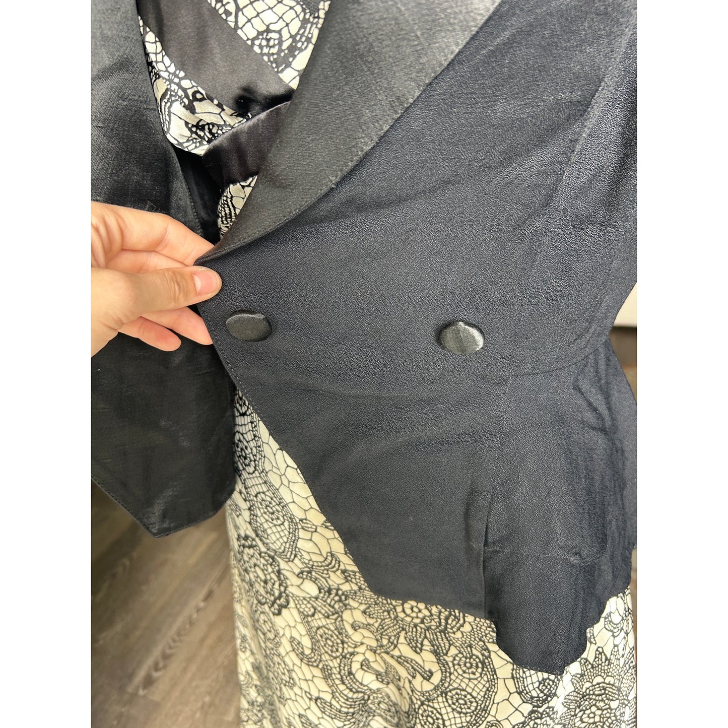 Corporate Goth Lew Magram Viskose-Blazer zum Knöpfen – Transparenter Ärmel Tailliert