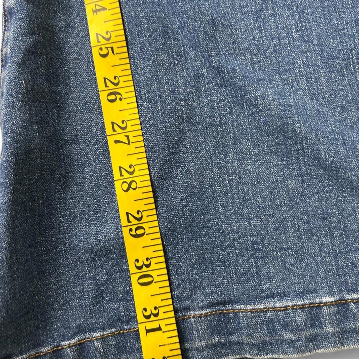 Vintage wrangler size 28x32 midrise flared jeans