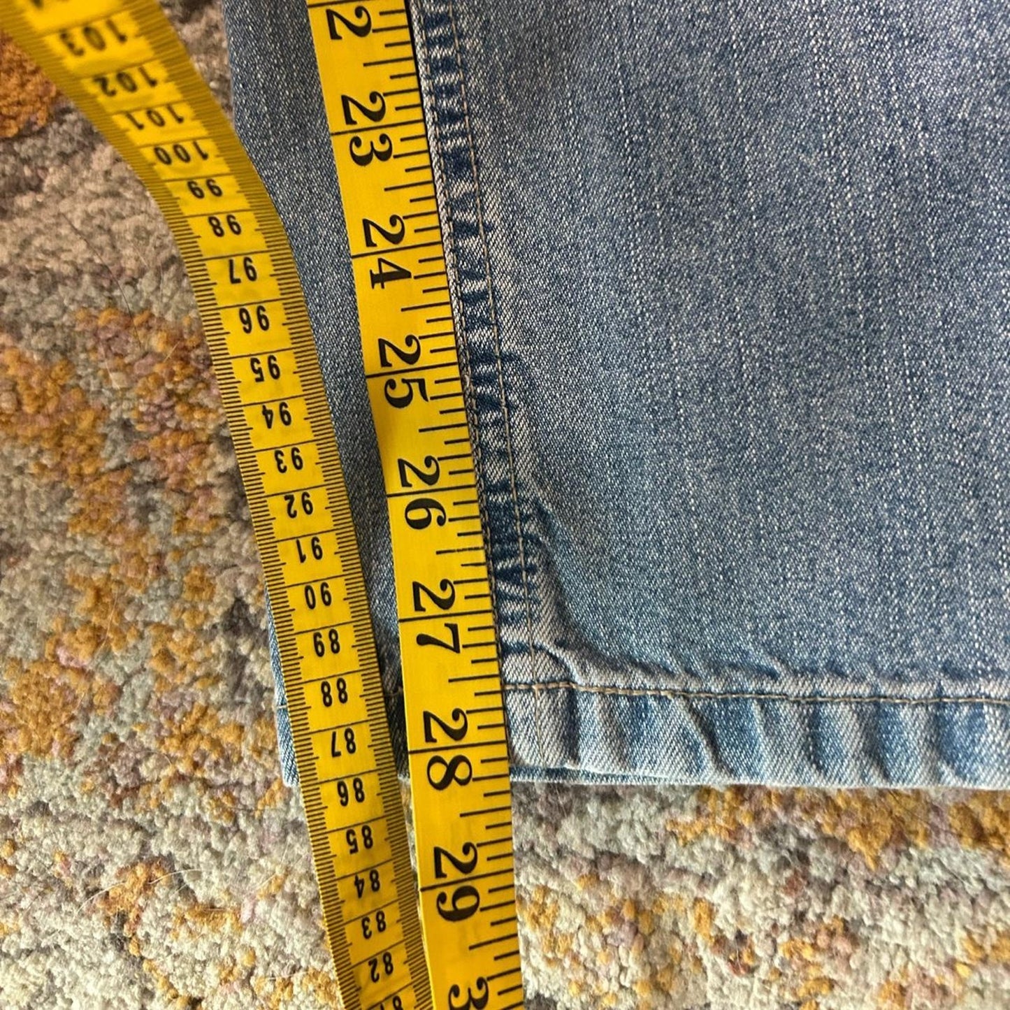 Tommy Hilfiger size 27x28 classic fit straight leg mid rise jeans