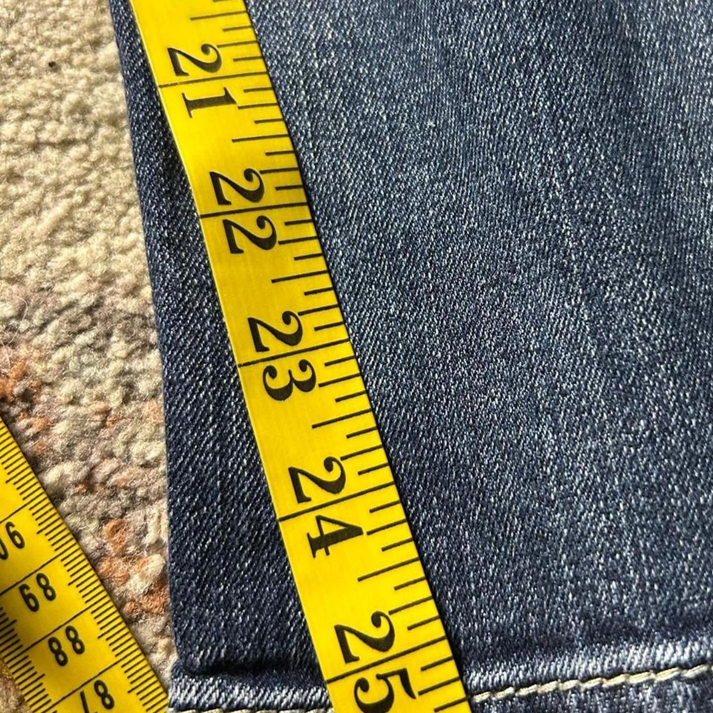 Silver size 32x26 Navy blue capri jeans with a distressed, faded look