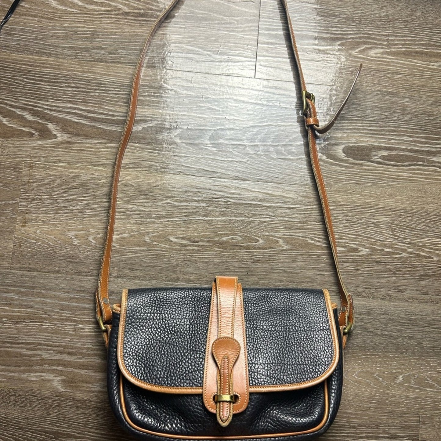 Vintage Dooney and Bourke Elegant Black and Tan pebbled Leather Shoulder Bag