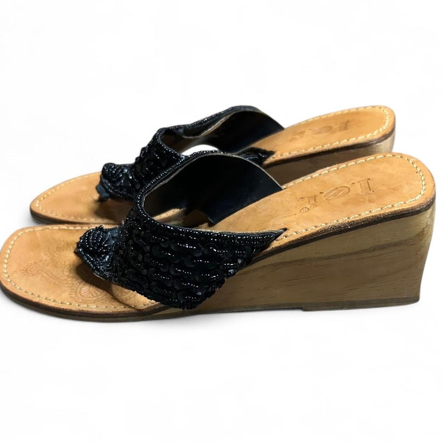 Lei black beaded leather wedge