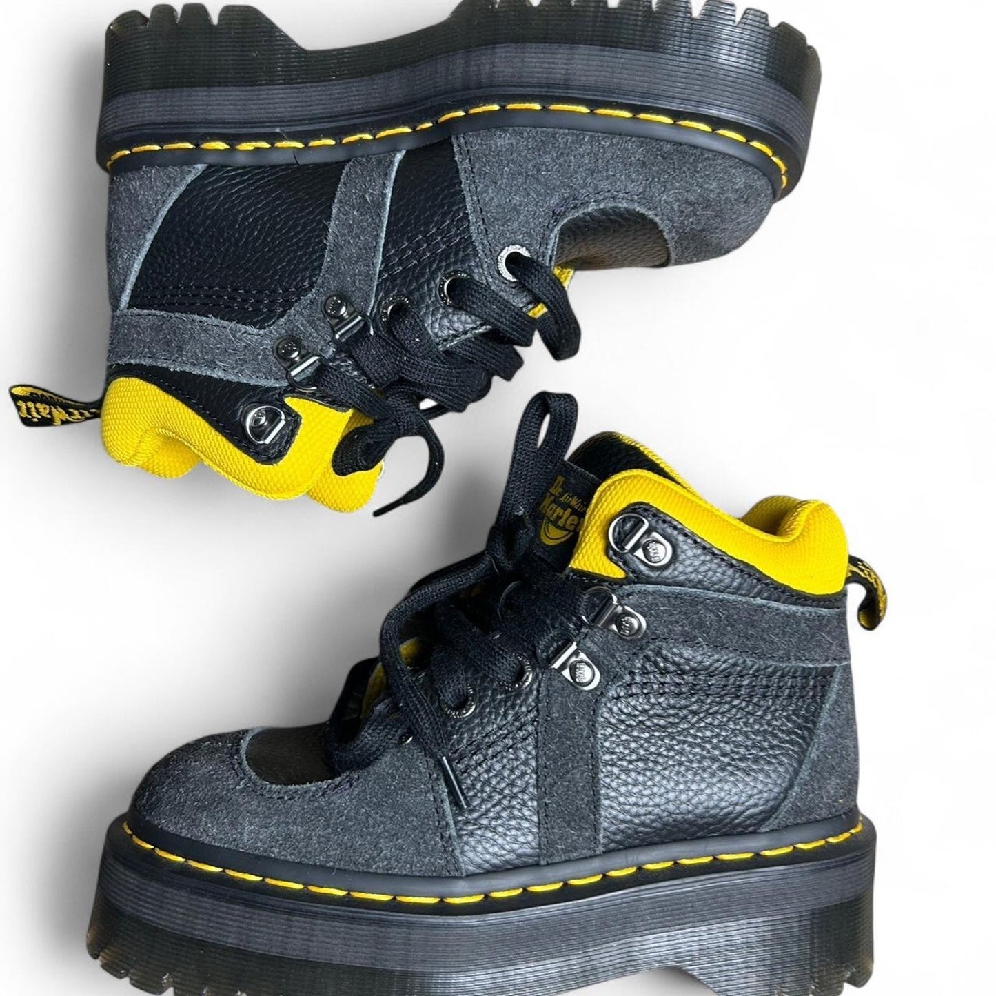 Nwot black and yellow dr