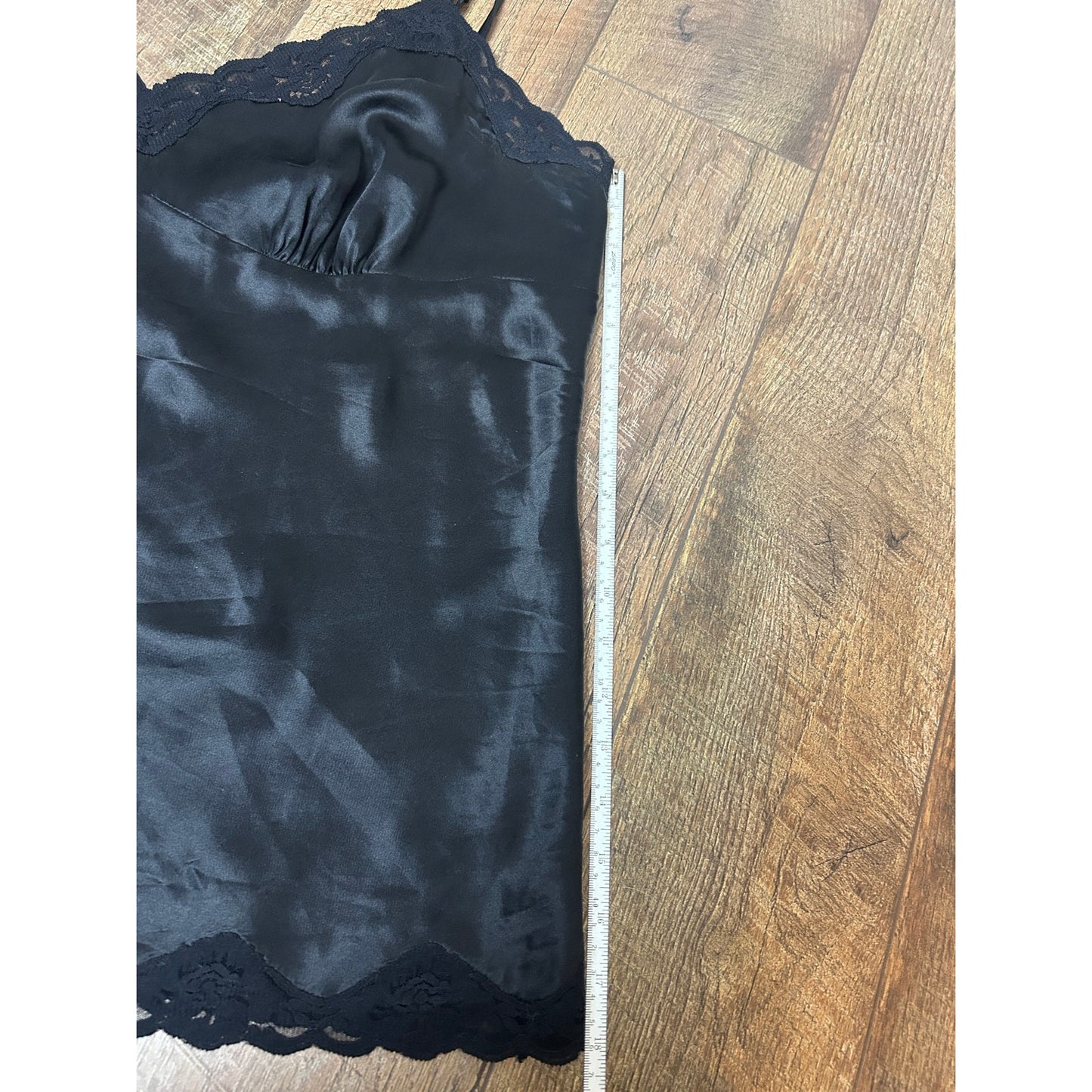 Débardeur caraco en soie 100 % Old Navy Y2K 2005 – Mannequin en congé It Girl Minimal