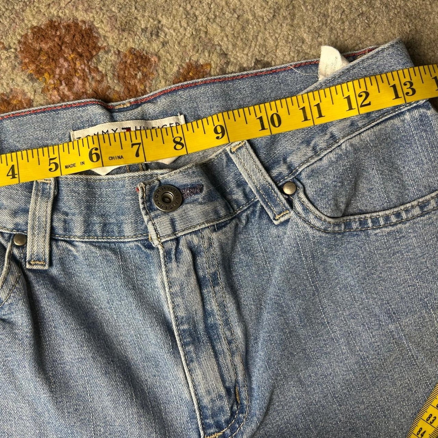 Tommy Hilfiger size 27x28 classic fit straight leg mid rise jeans