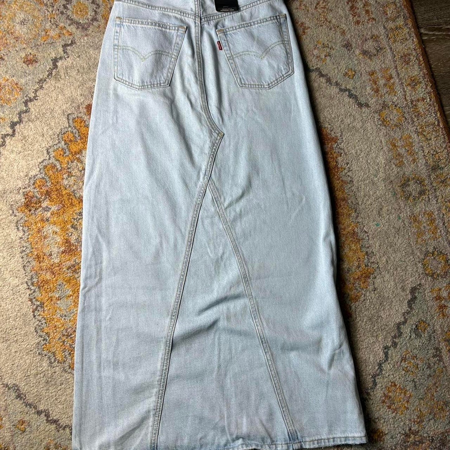 Levi’s size 26x39 belted denim maxi skirt with tie waist