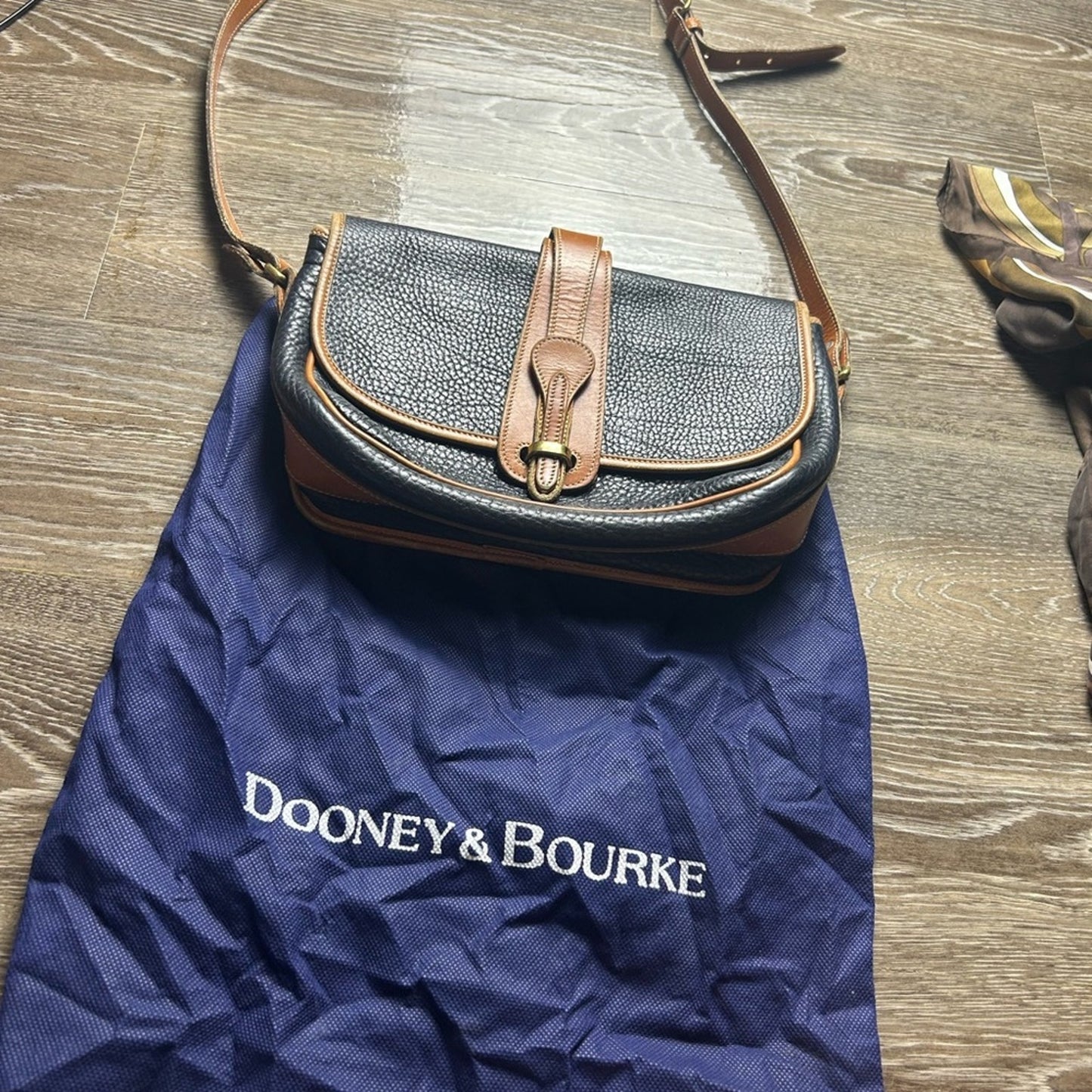 Vintage Dooney and Bourke Elegant Black and Tan pebbled Leather Shoulder Bag