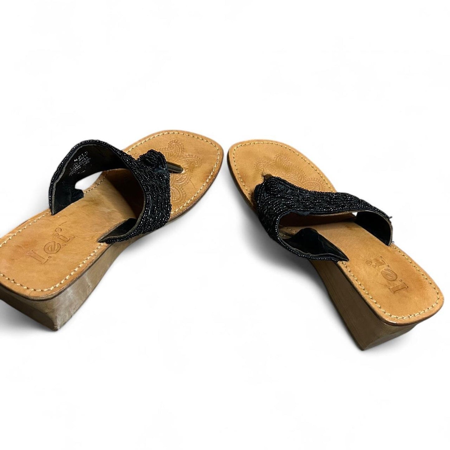 Lei black beaded leather wedge
