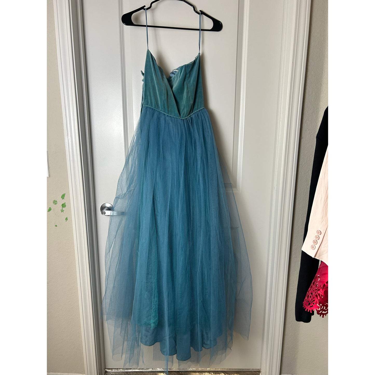 Archivmuseum korsettiertes Samt-Tüll-Ballkleid Walder Reißverschluss