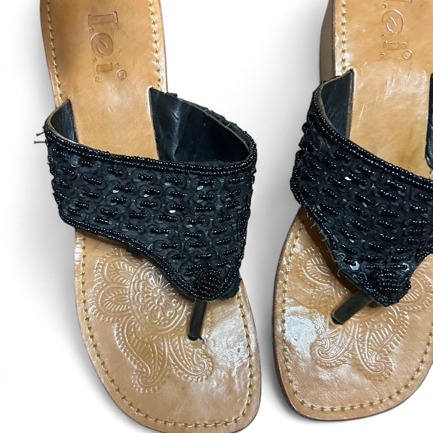 Lei black beaded leather wedge