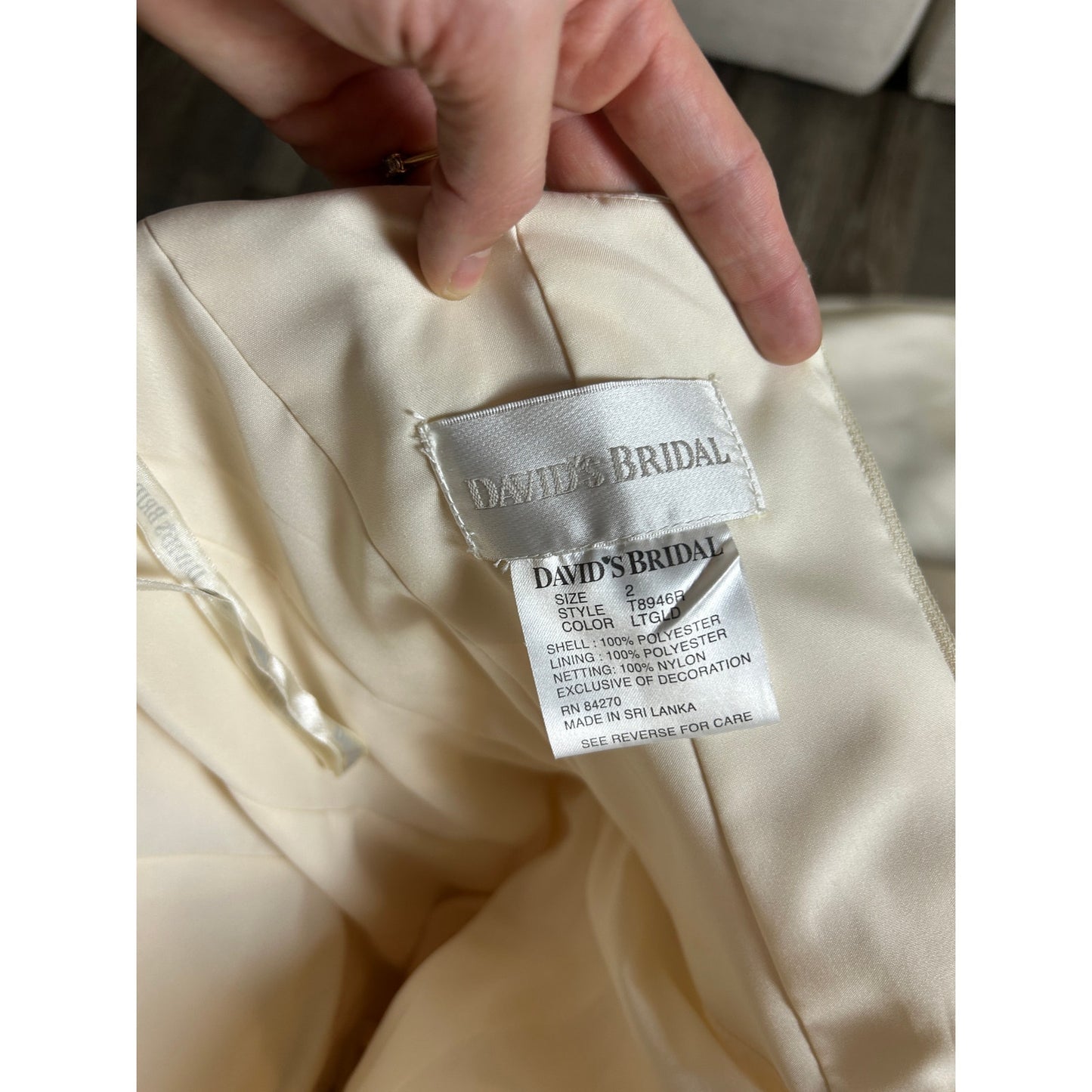 👑 David’s Bridal Trägerloses Ballkleid – Korsett-Oberteil mit Perlenstickerei – Creme – Größe 2