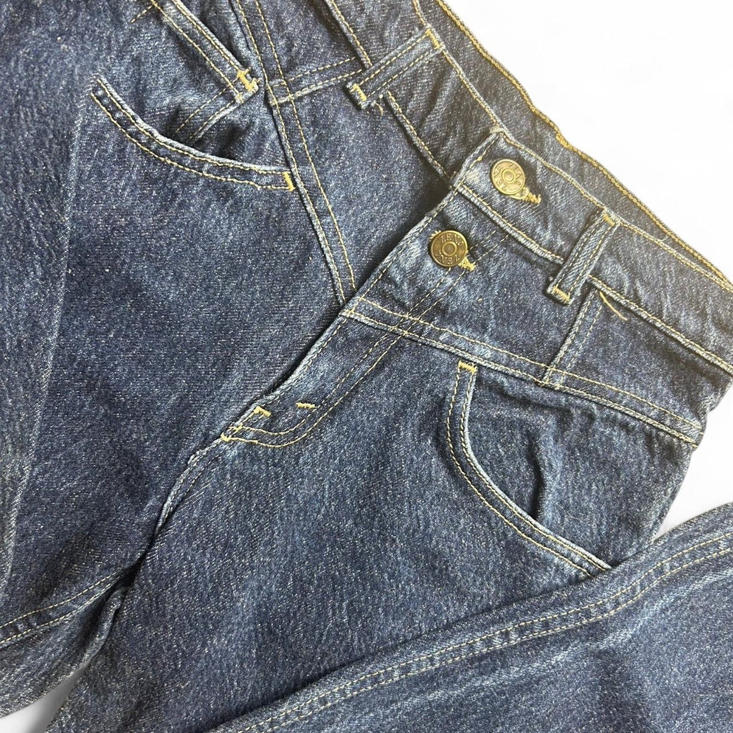 1980's Zena size 24x28 high waisted tapered leg vintage jean