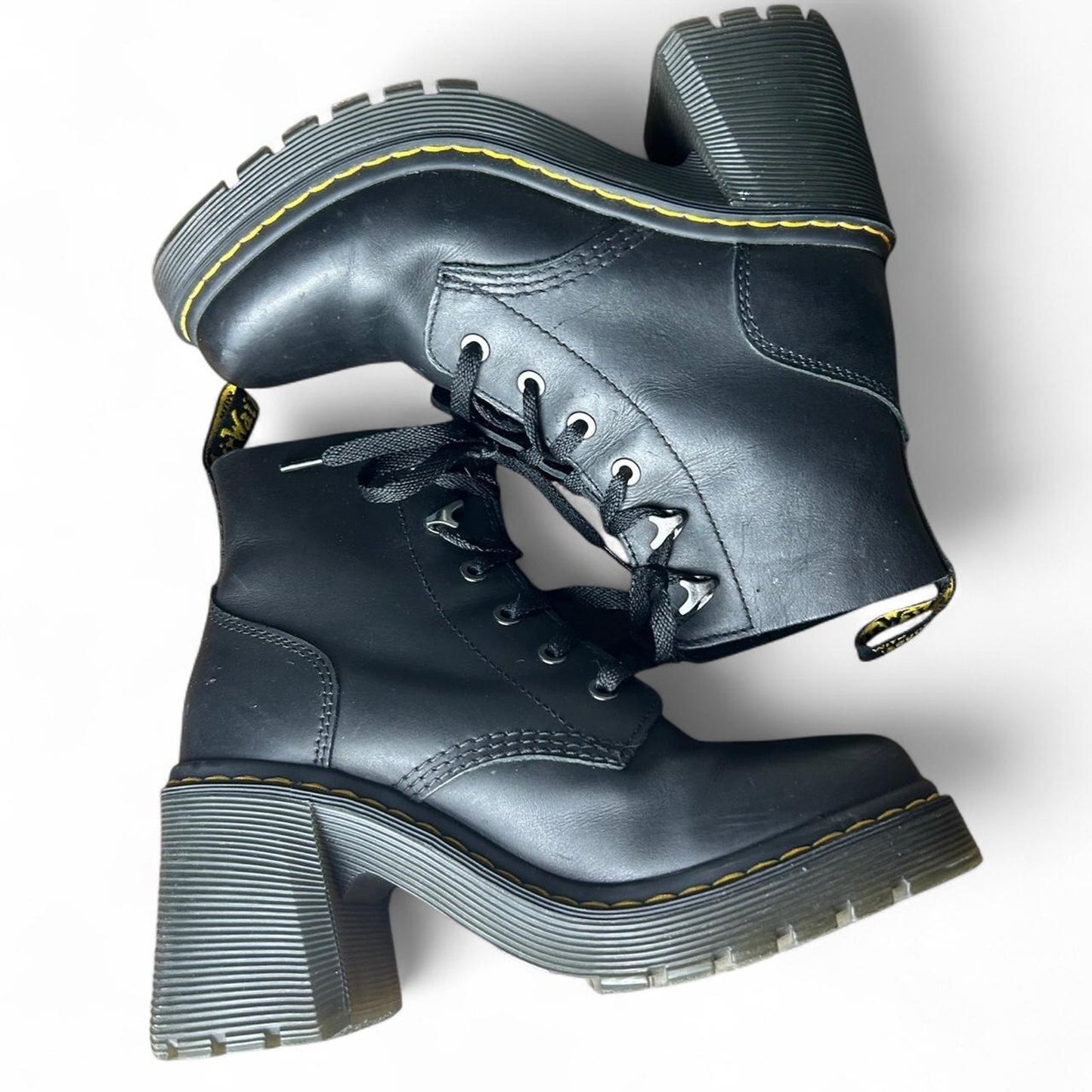 Black dr martens jesy chucky