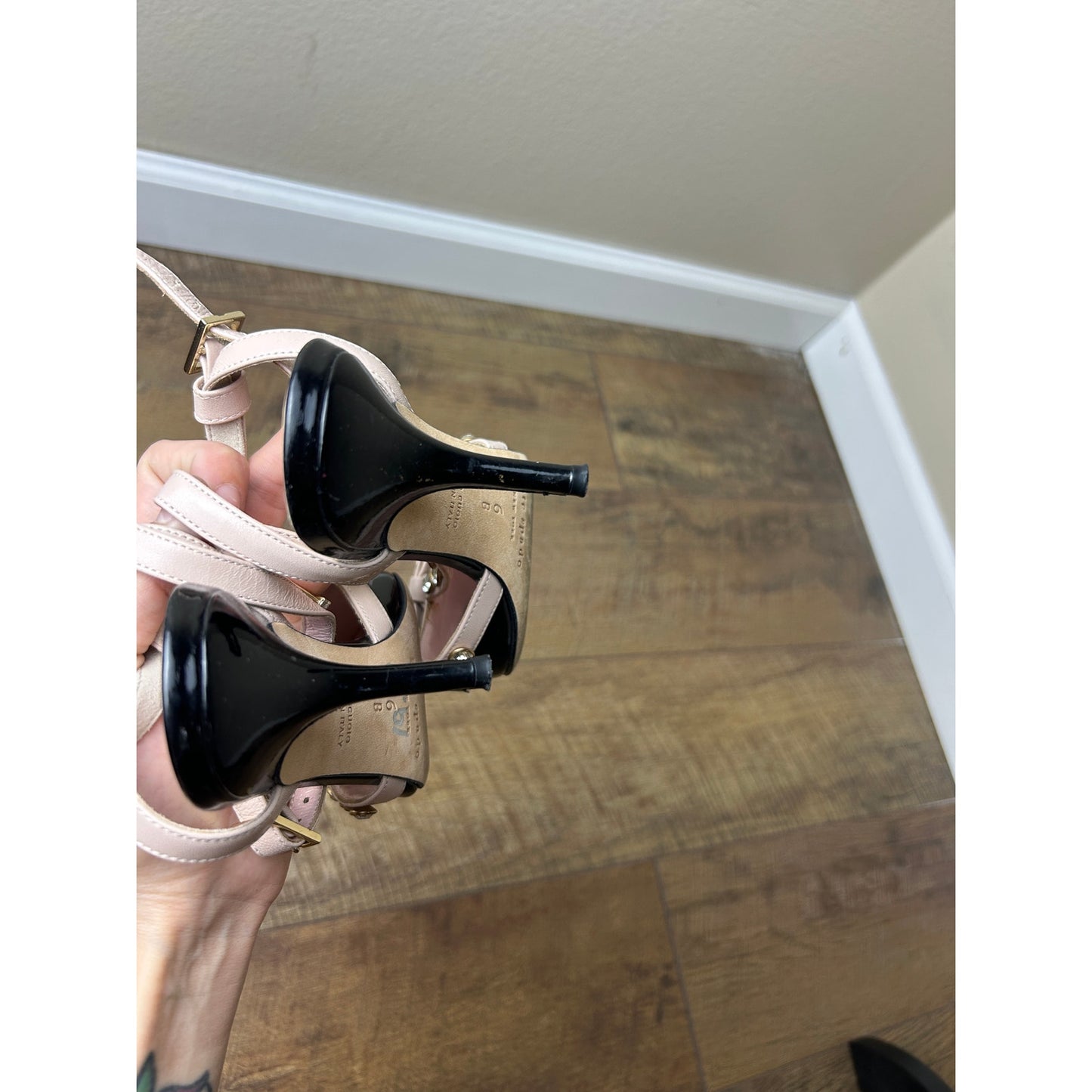 escarpins à petits talons en Y2K gothique glamour Kate Spade Juliana ornés de strass et d'un nœud, bouts pointus, style coquette sombrement féminin, taille 36