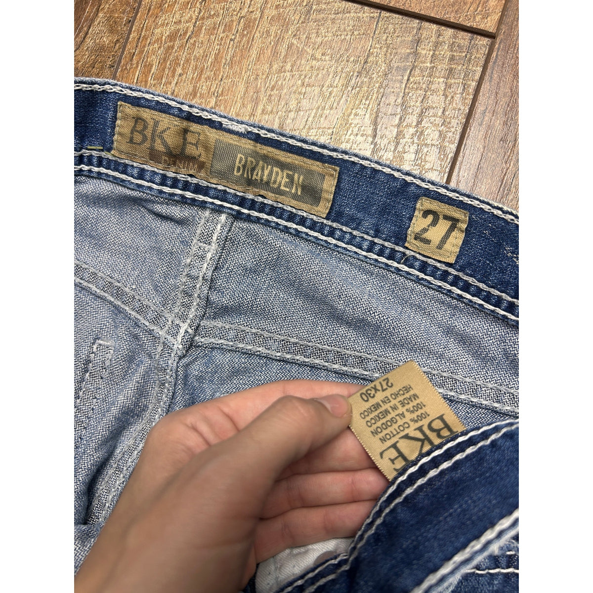BKE Brayden Jeans 27 Low Rise Light Wash Faded Embroidered Back Pockets Y2K