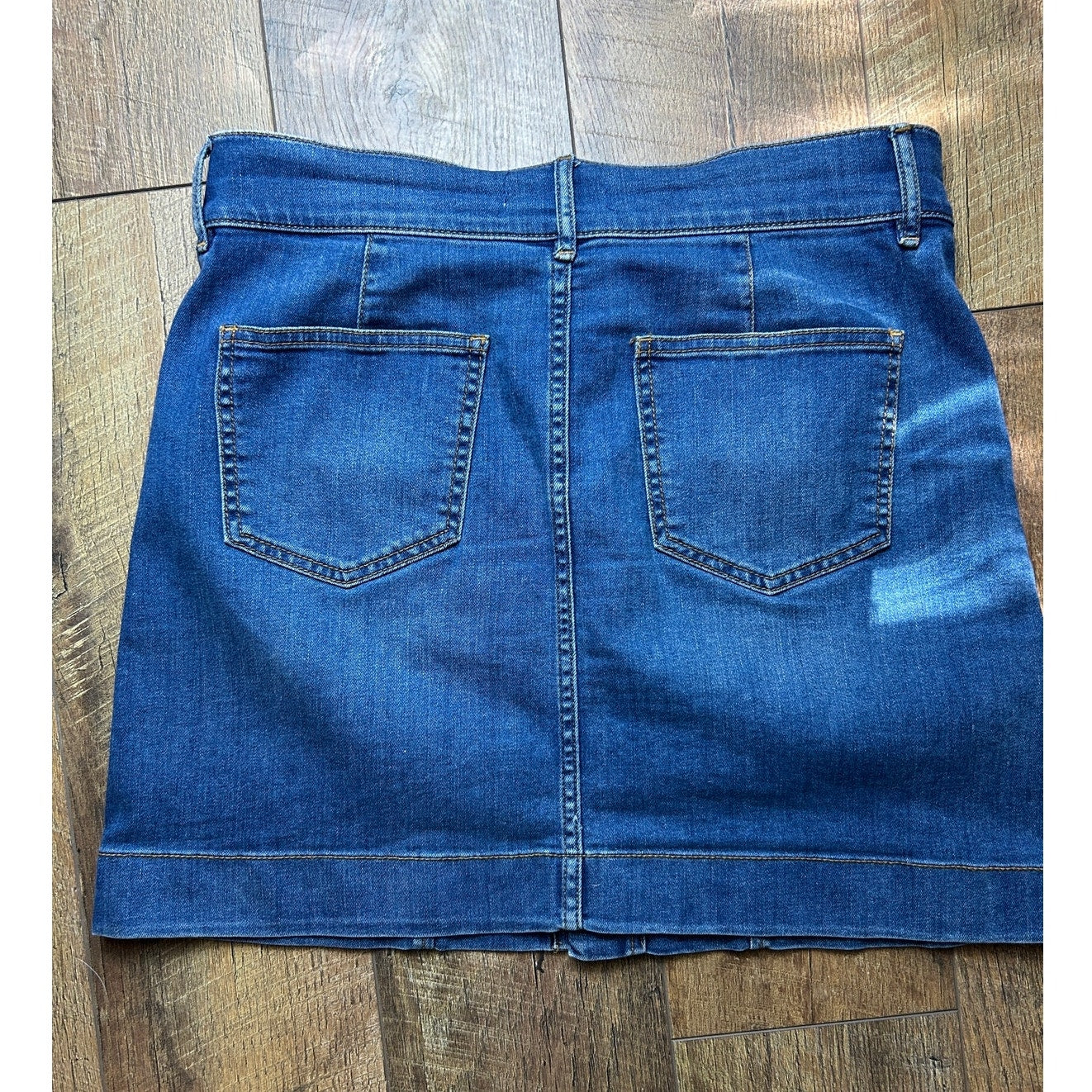 Jupe en jean Ann Taylor LOFT, taille 8, boutonnée sur le devant, décontractée et tendance