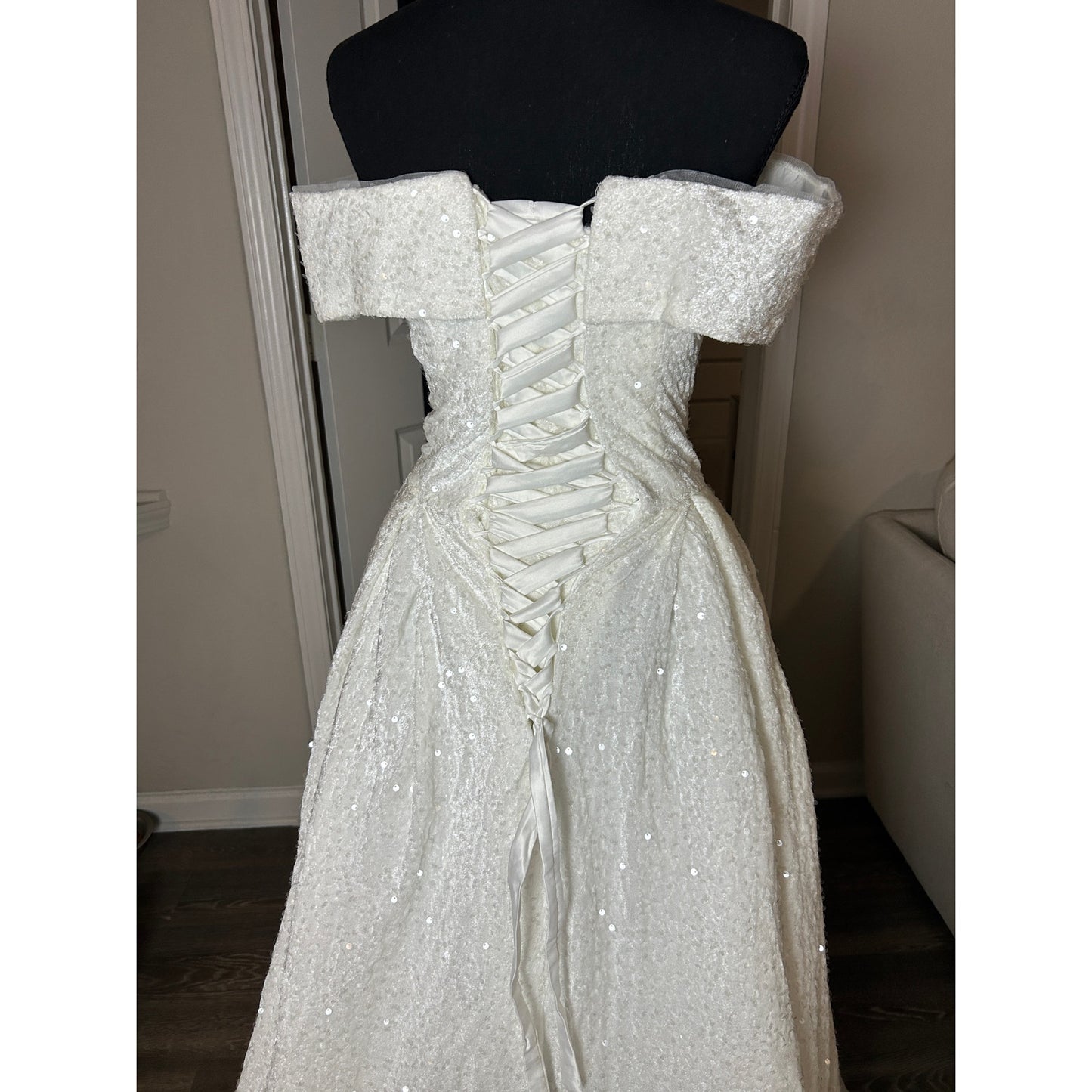 🤍 Carmen-Samtbrautkleid – Korsett-Rücken – Twilight-inspiriert – XS/S