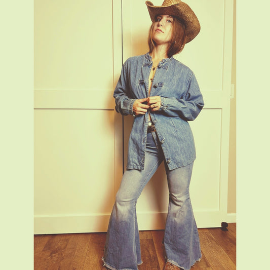 Vintage GUESS East Meets West Chambray Cowgirl Shirt Made in Hong Kong Size 7