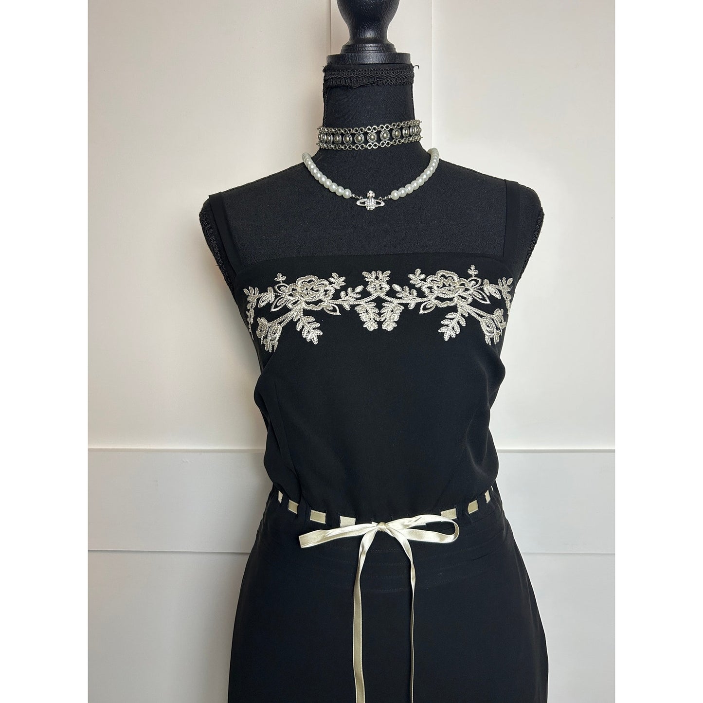 robe de cocktail en soie noire et blanche taille 2 Ann Taylor Loft coquette sombre