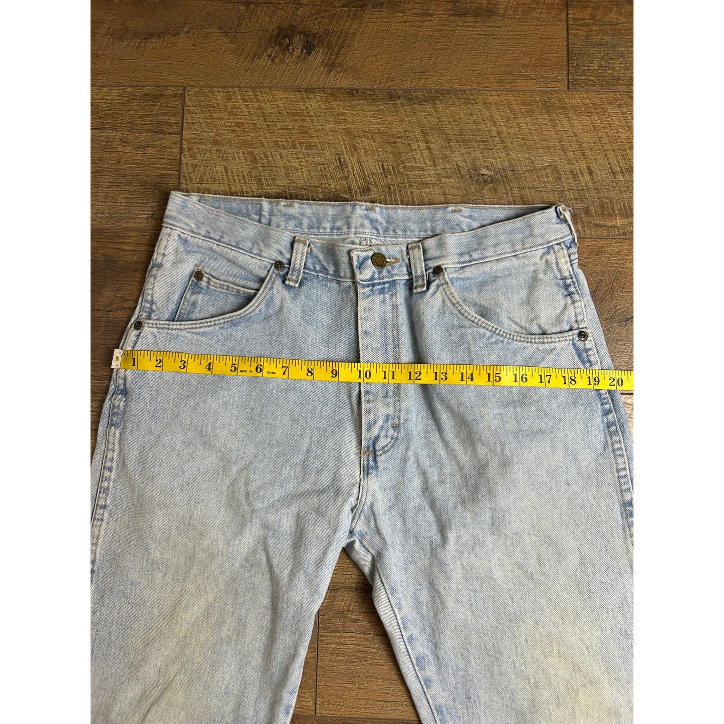 Vintage Wrangler Light Wash Straight Leg Jeans | Classic Western Denim 32x29