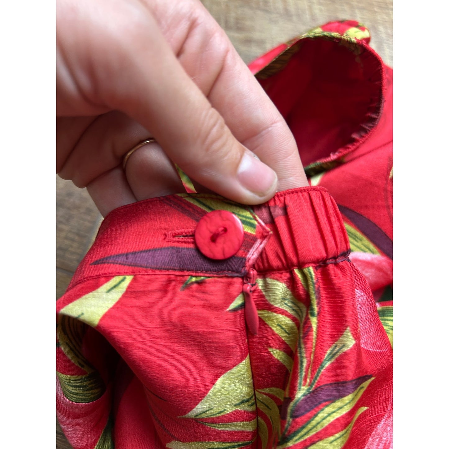 Silk Land Tropical Pinup Girl Pedal Pushers – 100% Silk Capri Pants Retro Pinup