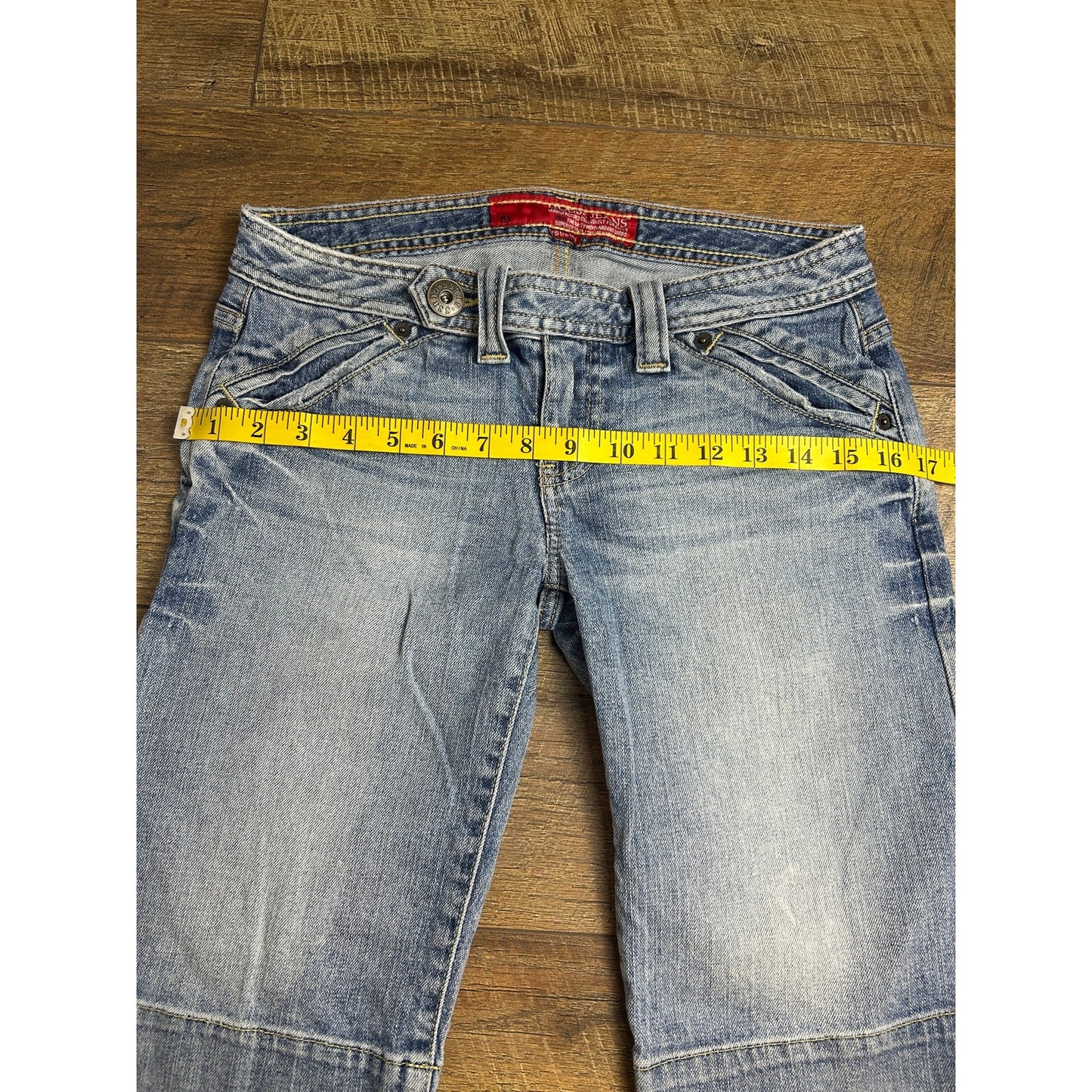 Y2K Guess Low-Rise-Bermuda-Shorts in heller Waschung
