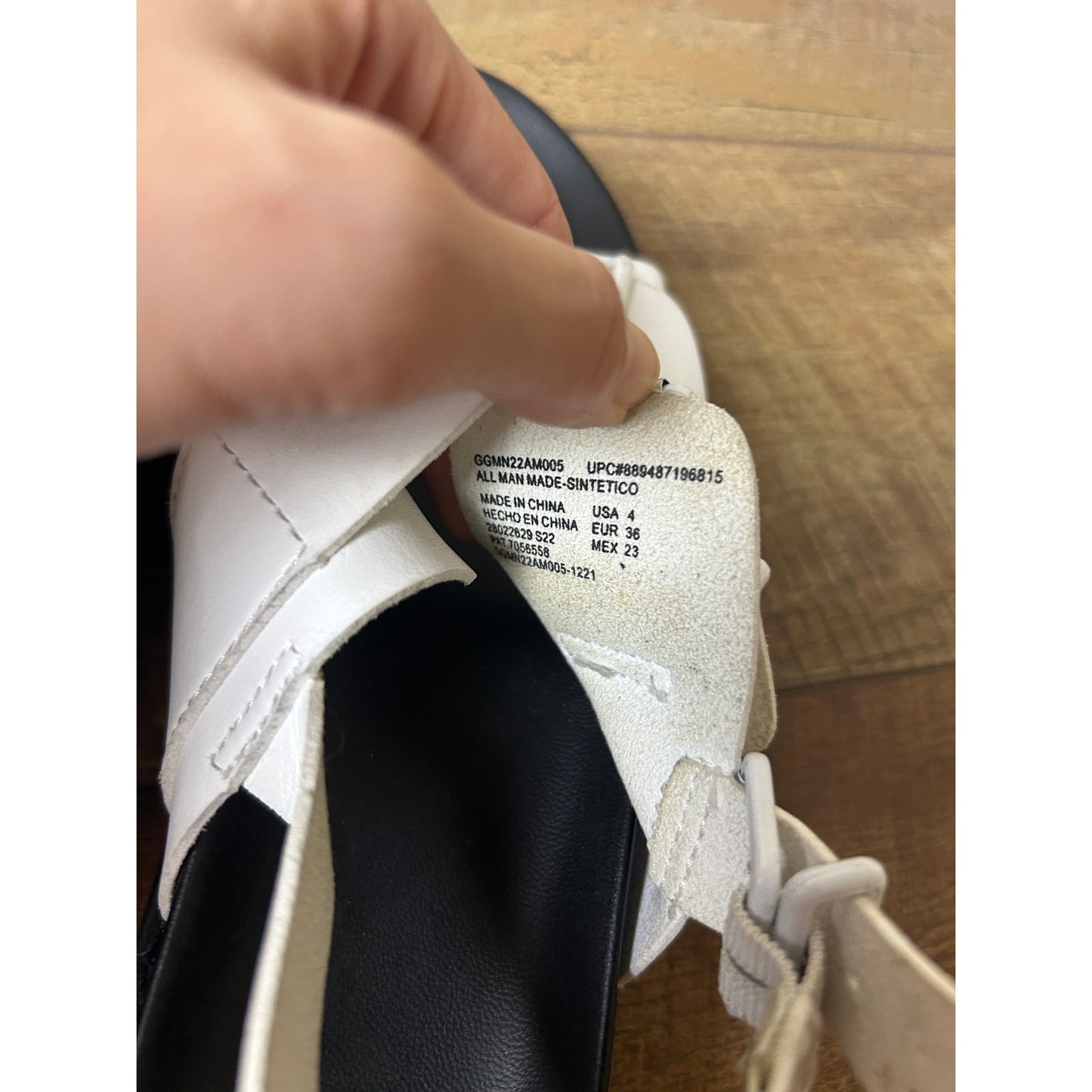 Steve Madden weiße und schwarze Plateau-Pantoletten, Größe 36