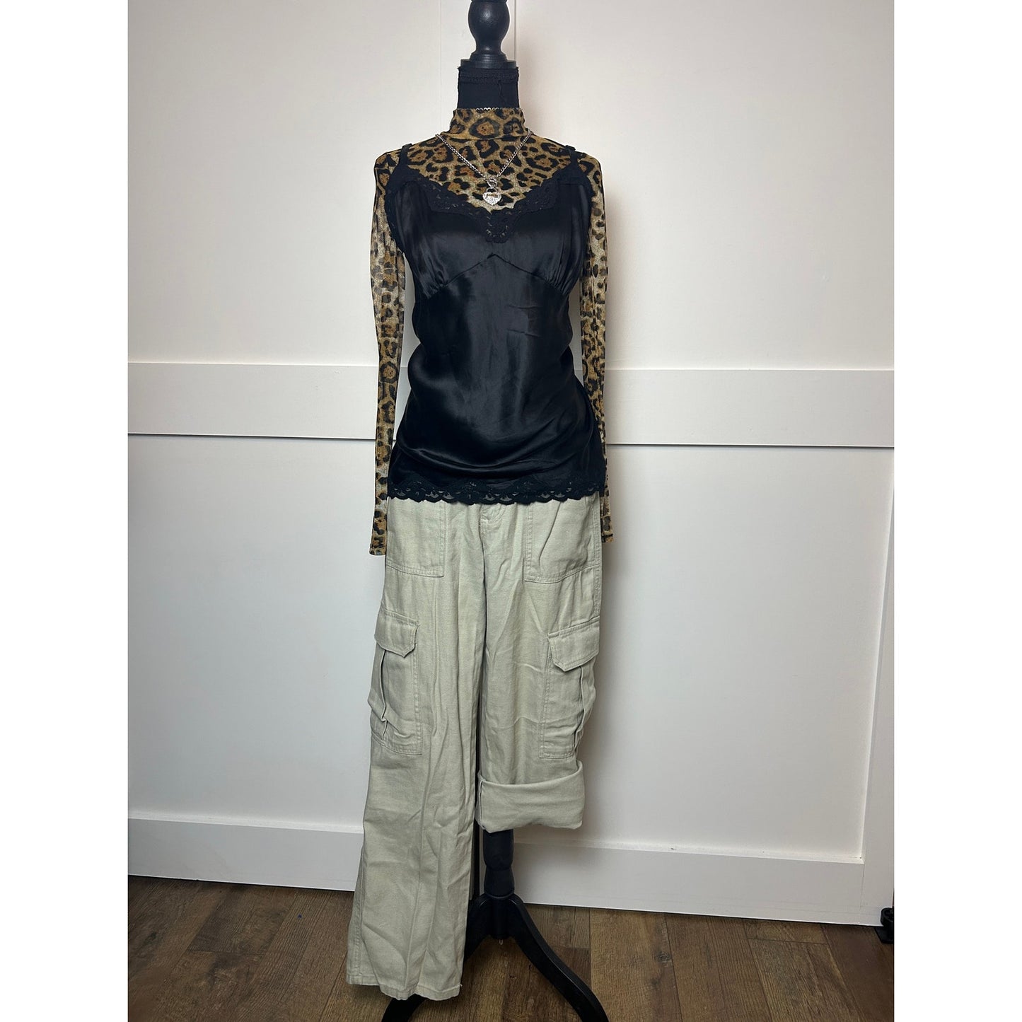 Y2K 2005 Old Navy 100% Silk Cami Top – Model Off Duty It Girl Minimal Slip Tank