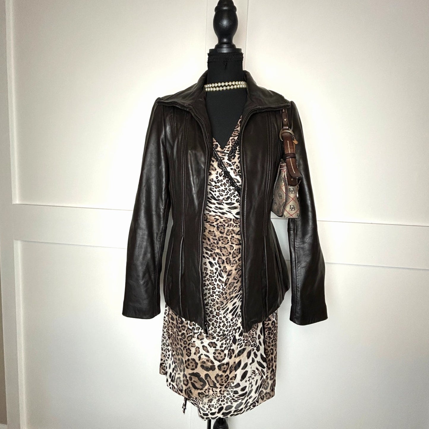 Y2K Indie Sleaze Jones New York Braune Lederjacke Plissiert Reißverschluss Grunge