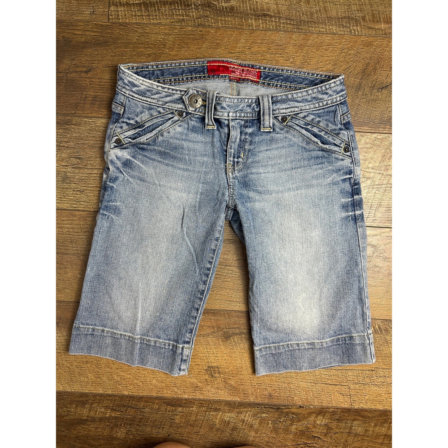Y2K Guess Low-Rise-Bermuda-Shorts in heller Waschung