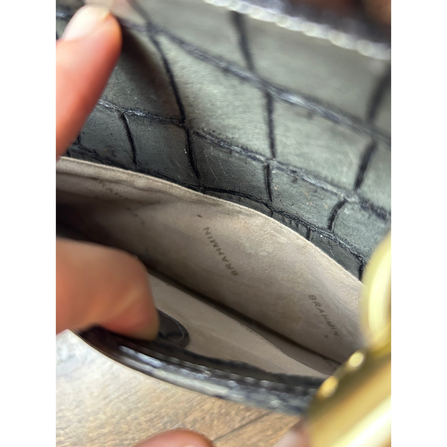 sac à main vintage Brahmin Nancy motif croco gris et marron, ferrures dorées
