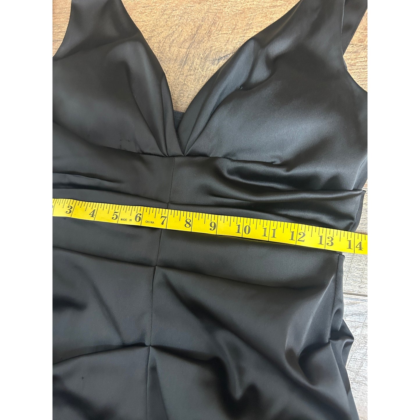 Y2K Abendmode Xscape by Joanna Chen Größe 10 Bodycon-Kleid mit Rüschen