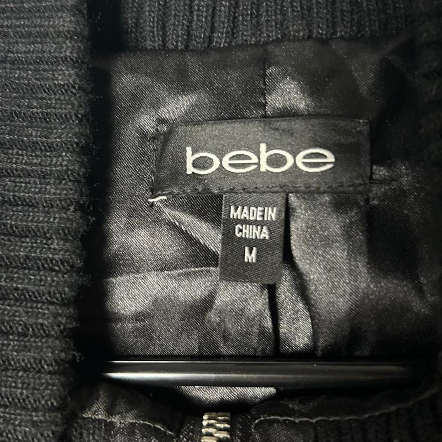 Bebe Black Silver Pufferjacke Größe M Indie Sleaze Y2K Metallic Mantel