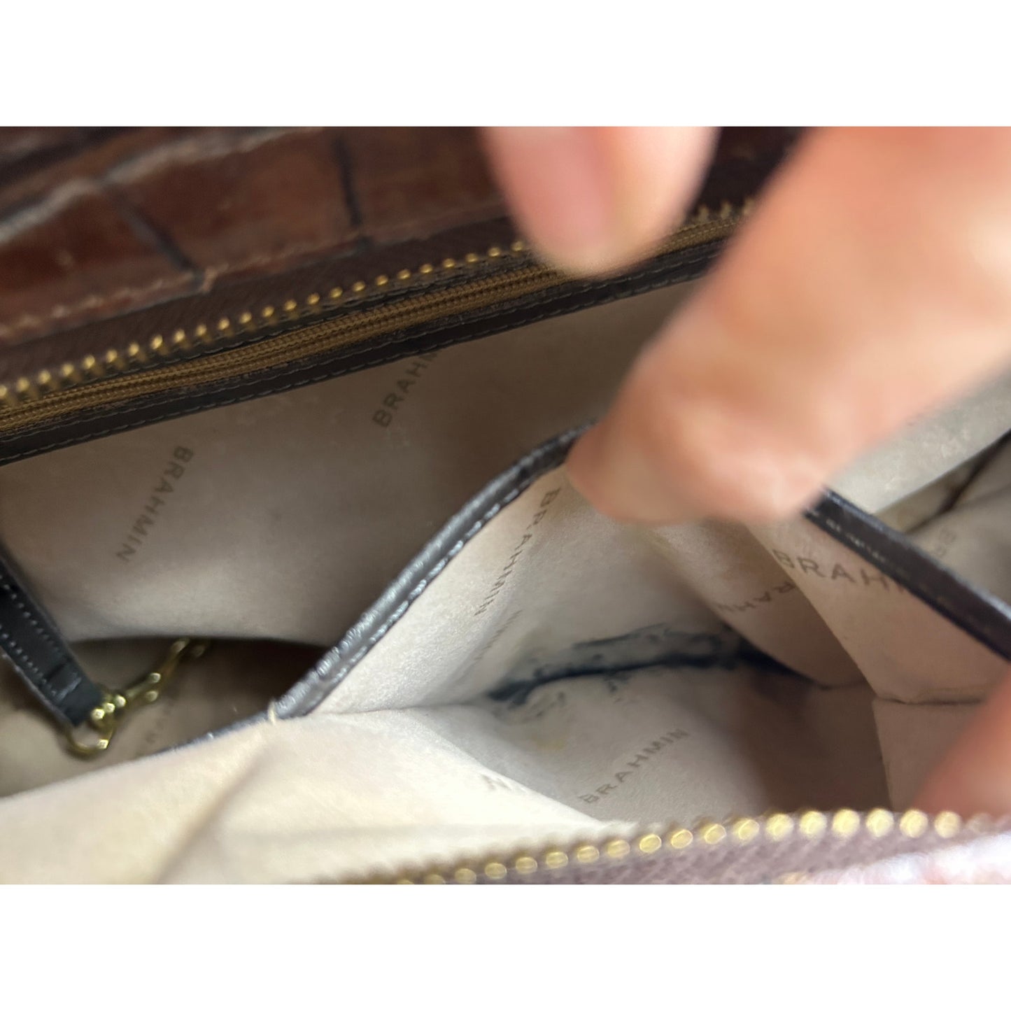 sac à main vintage Brahmin Nancy motif croco gris et marron, ferrures dorées
