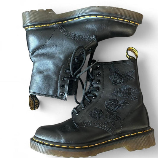 Black dr martens 1460