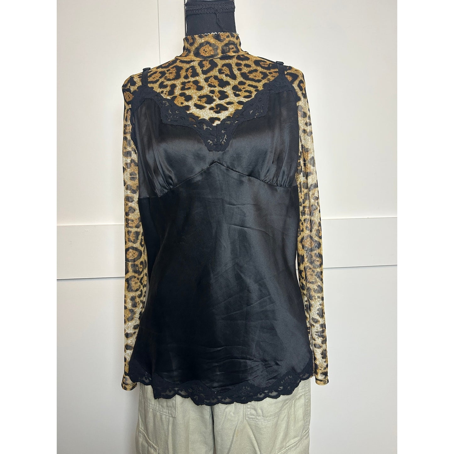 Y2K 2005 Old Navy 100% Silk Cami Top – Model Off Duty It Girl Minimal Slip Tank