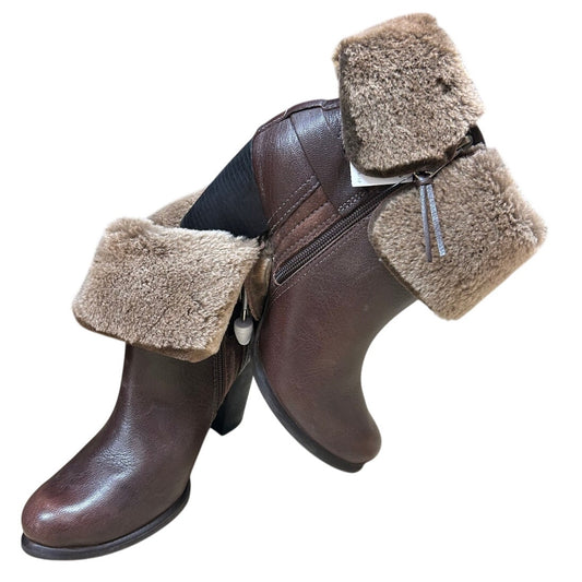 ugg Jayne cuffed shearling heeled boots size 8