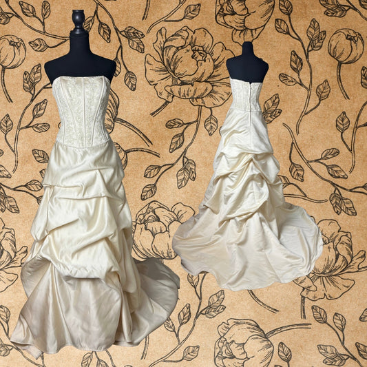 👑 David’s Bridal Trägerloses Ballkleid – Korsett-Oberteil mit Perlenstickerei – Creme – Größe 2