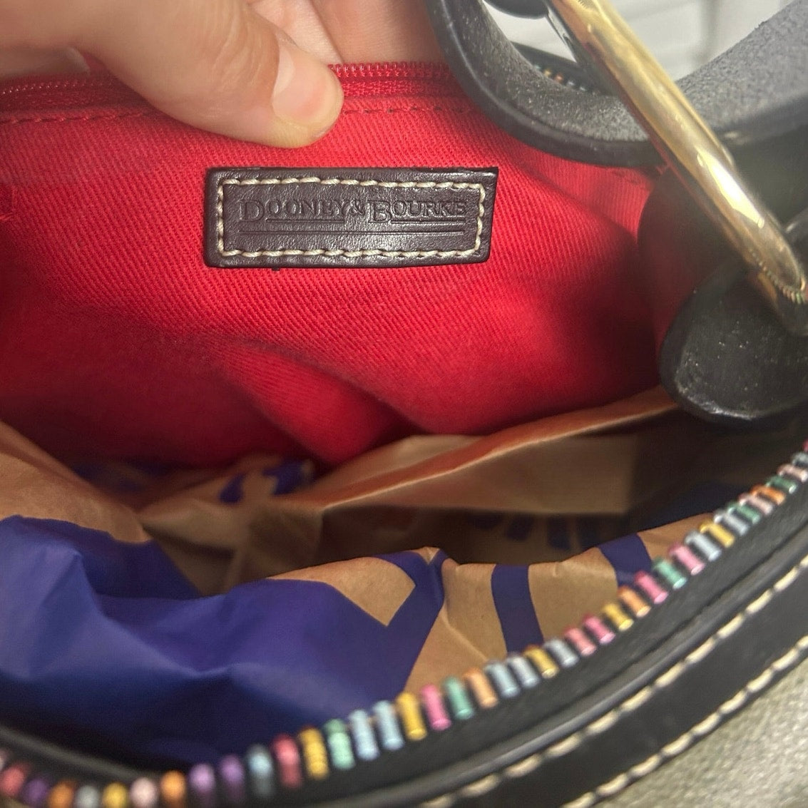 Sac à main à bandoulière Dooney & Bourke Y2K motif graffiti arc-en-ciel