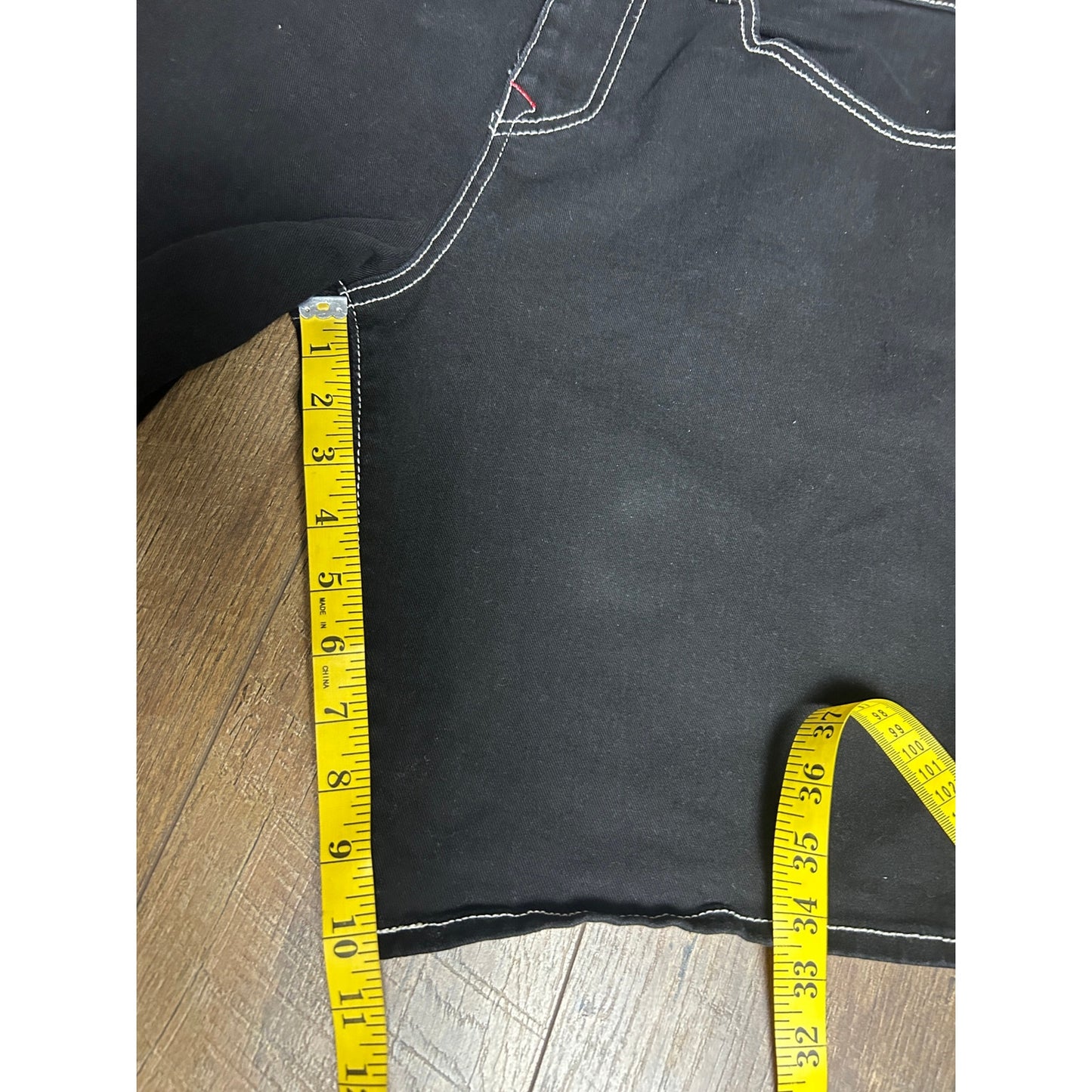True religion jorts black and red size 34x10