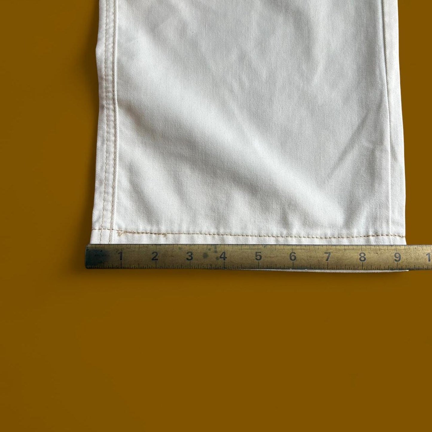 Pantalon cargo blanc avec étiquette