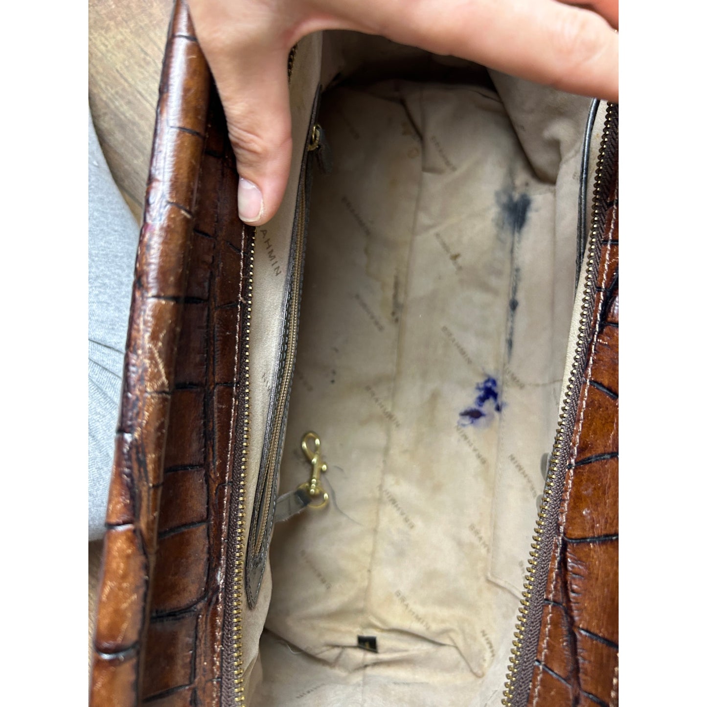 sac à main vintage Brahmin Nancy motif croco gris et marron, ferrures dorées