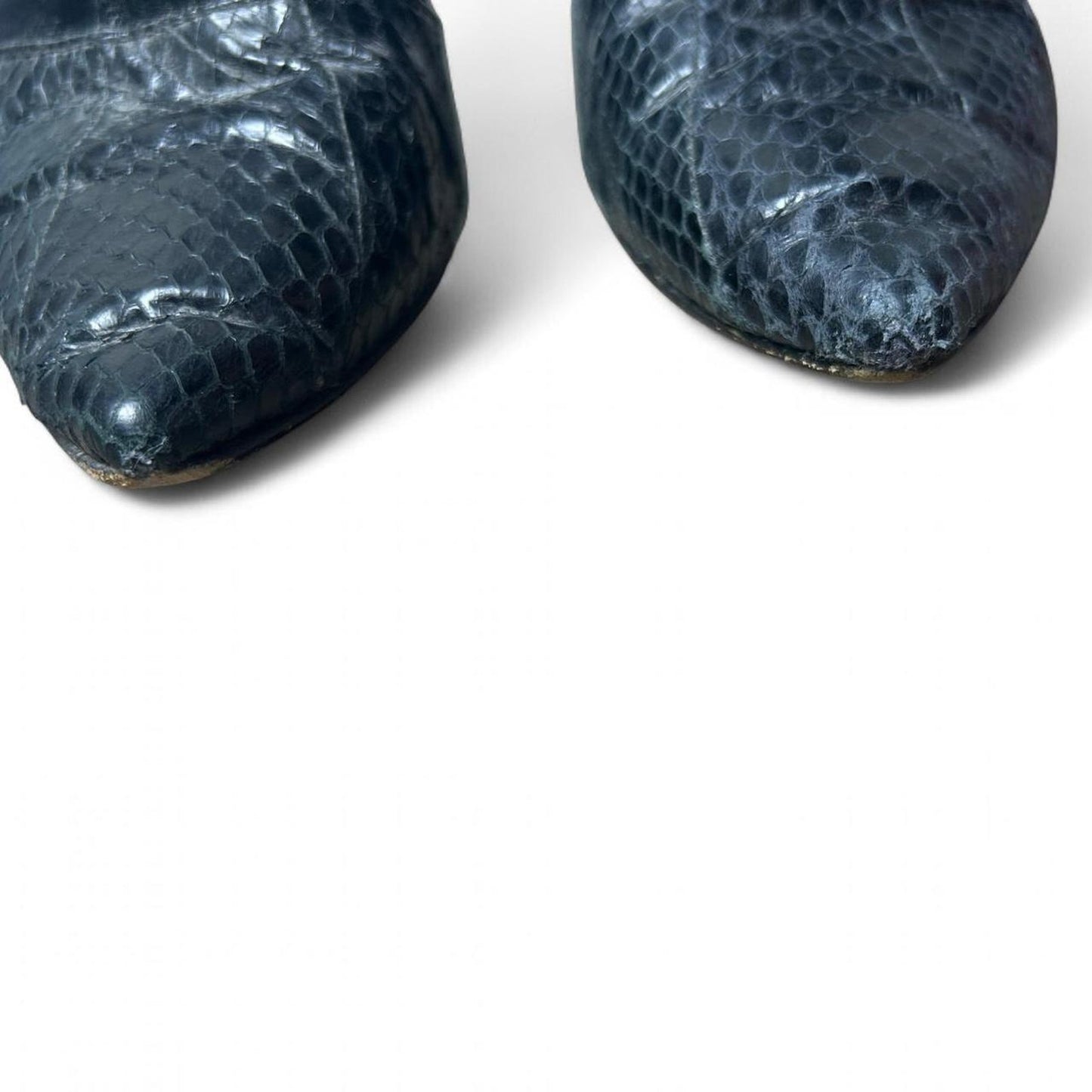 Donald pliner tinsley black suede kitten heel boot