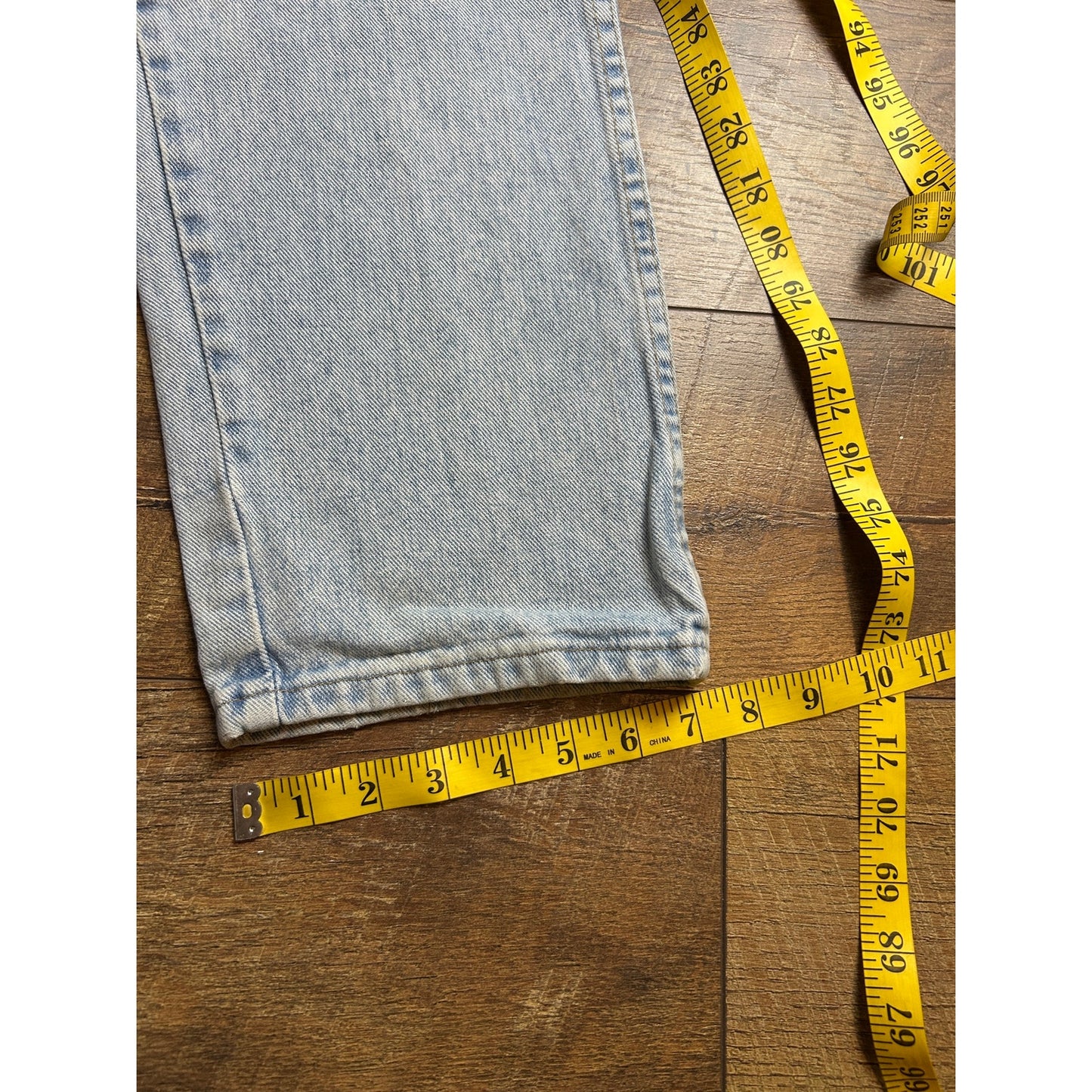 Vintage Wrangler Light Wash Straight Leg Jeans | Classic Western Denim 32x29