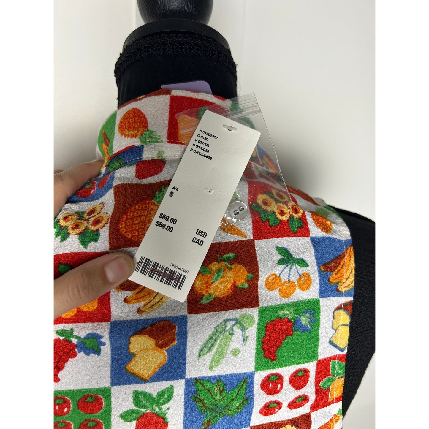NEU Urban Outfitters Kleid mit Früchtemuster, Kragen, A-Linie, Krepp, Mini