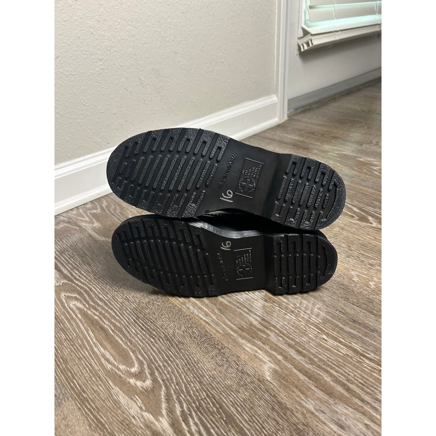 dr martens 1460 jadon mono size 8m or 9l